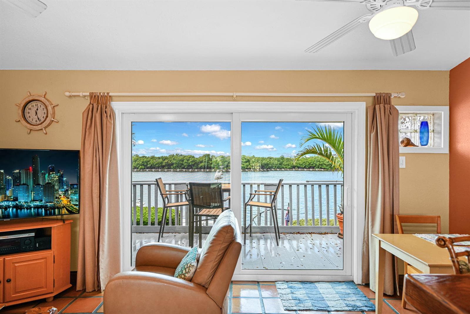 1800 N Ocean Drive 204 photo 2