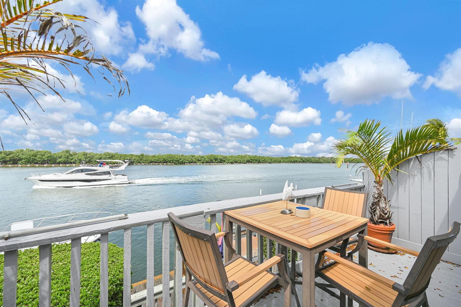 1800 N Ocean Drive 204 photo 1