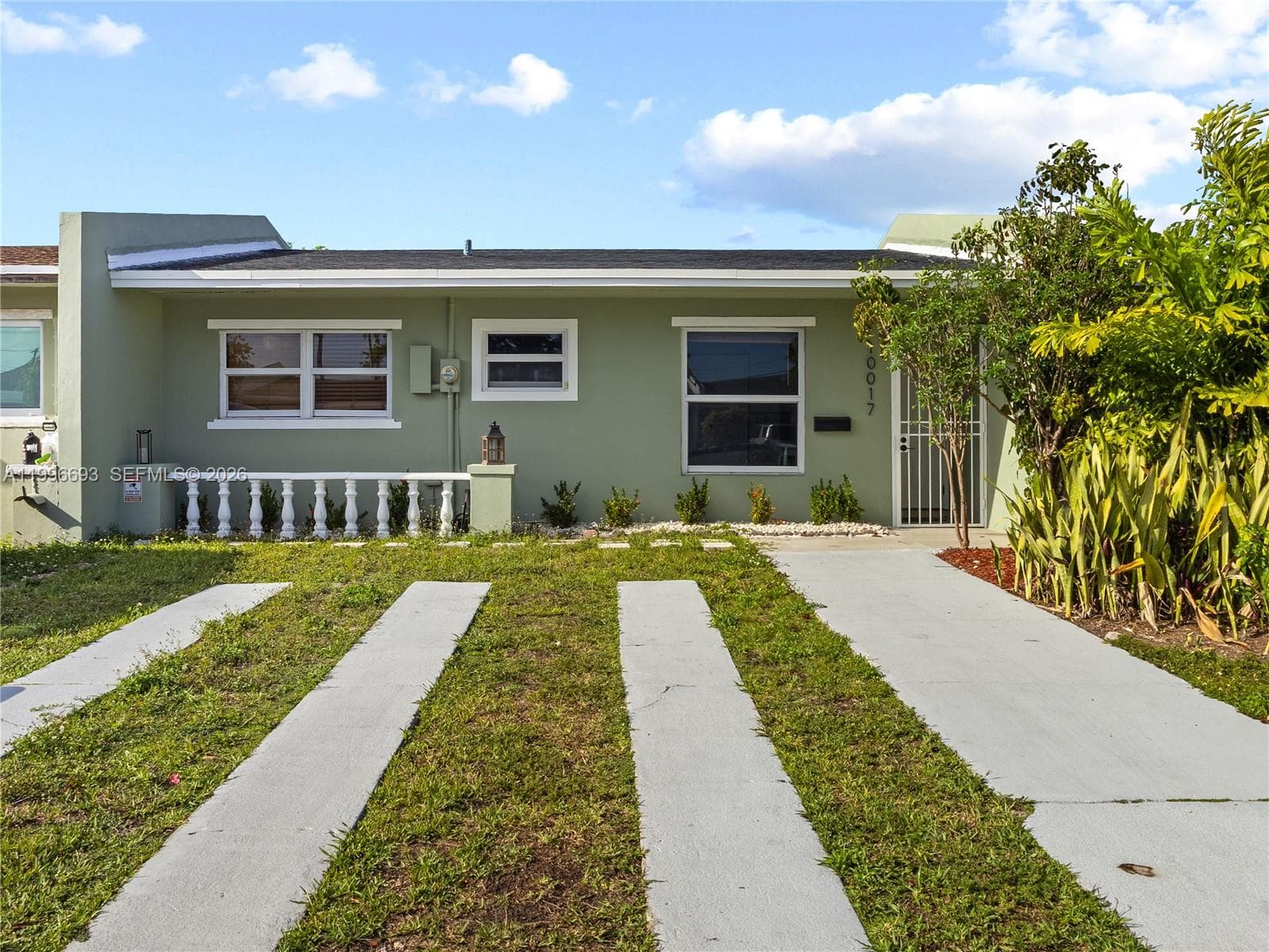 10017 SW 23rd Ter photo 1