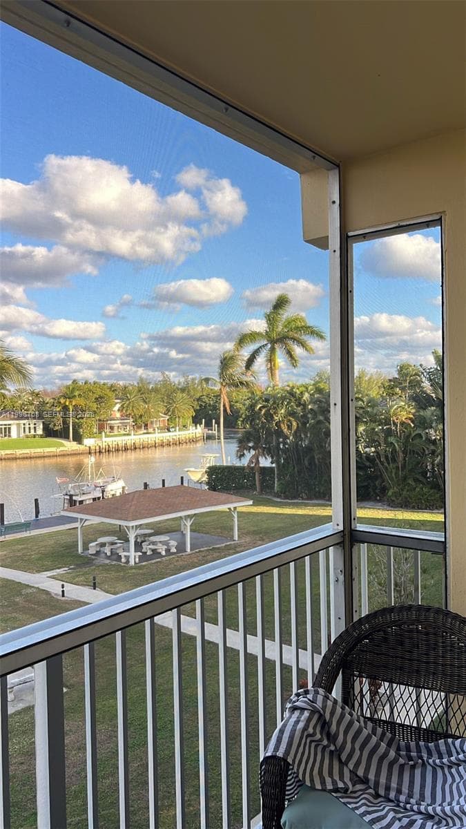 230 Federal Hwy 305 photo 1