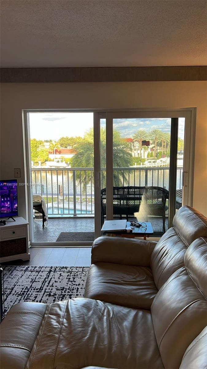 230 Federal Hwy 305 photo 8