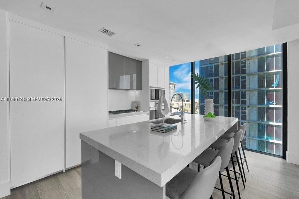 788 23rd St 1402 photo 12