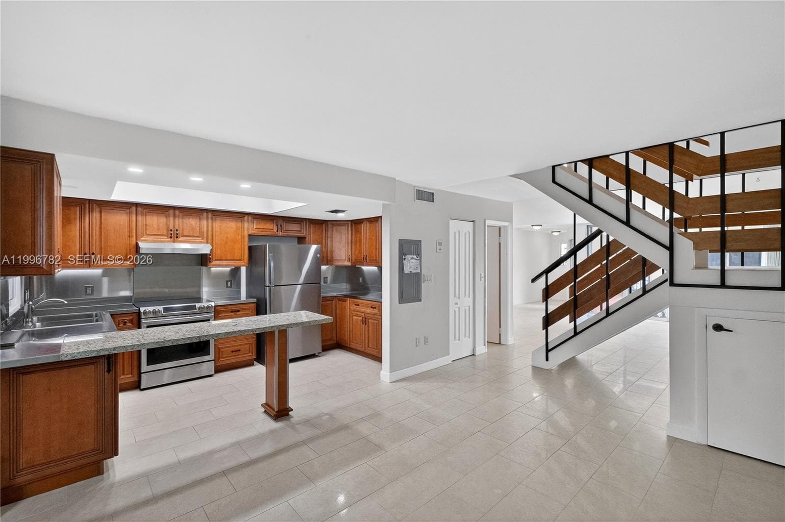 7833 102nd Pl photo 7