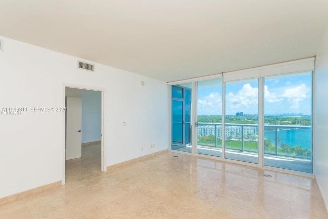 601 36th St 1208 photo 5