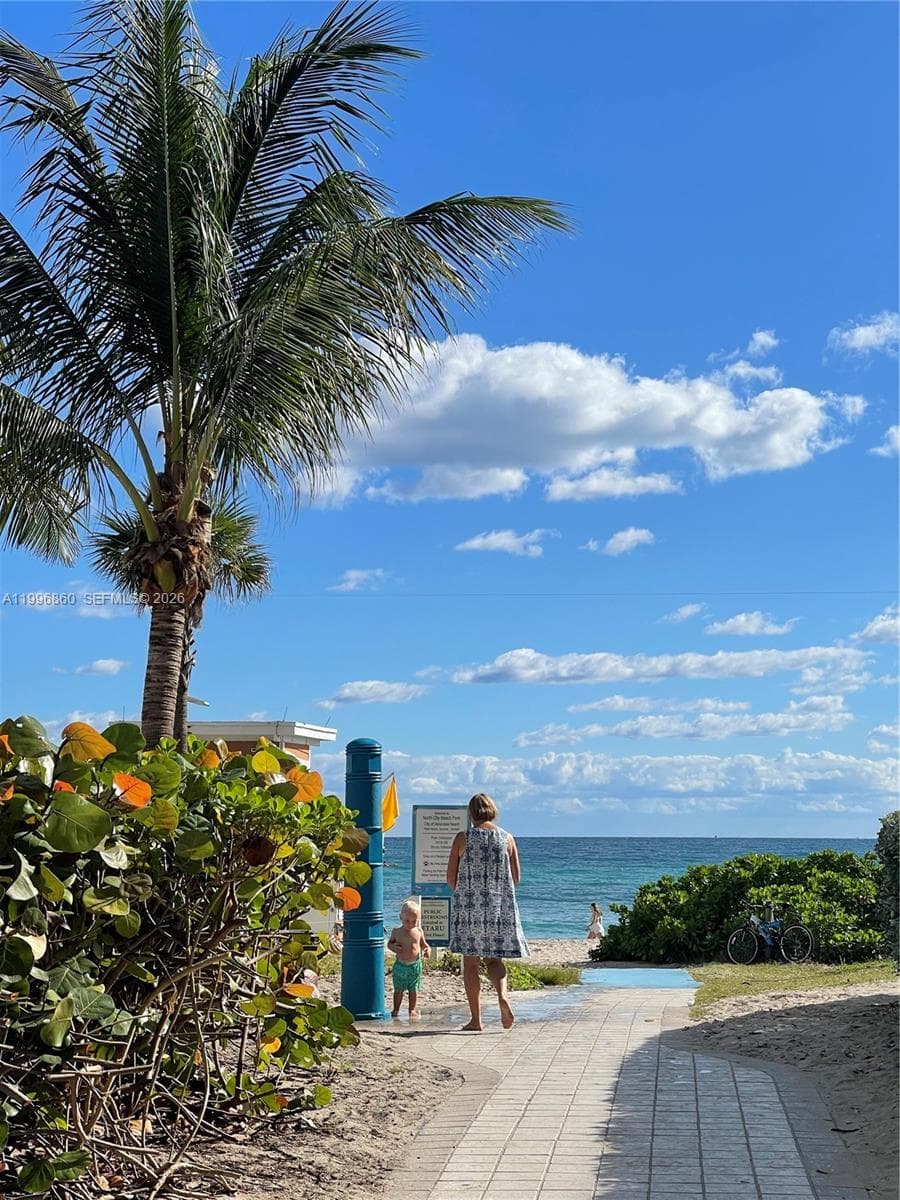 1817 Ocean Dr 221 photo 3