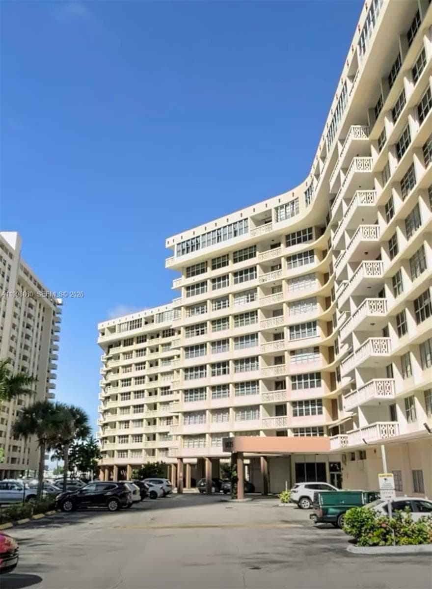 1817 Ocean Dr 221 photo 1