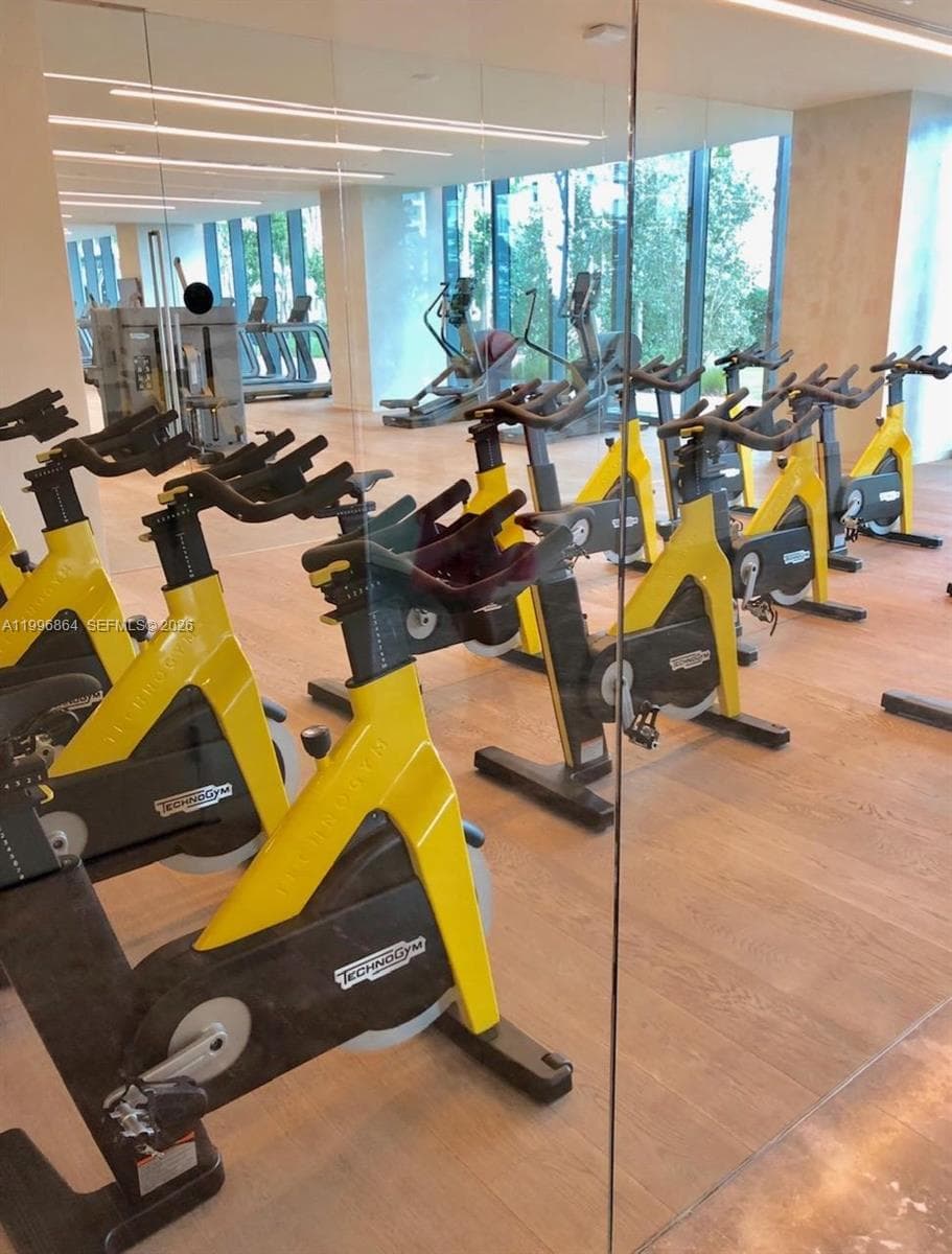 480 31st St 702 photo 16