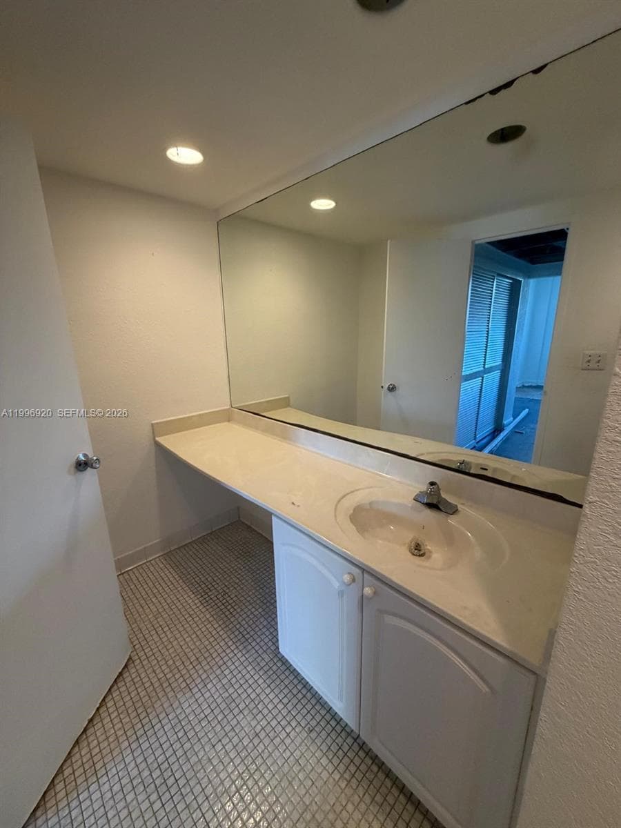 4001 S Ocean Dr 4H photo 8