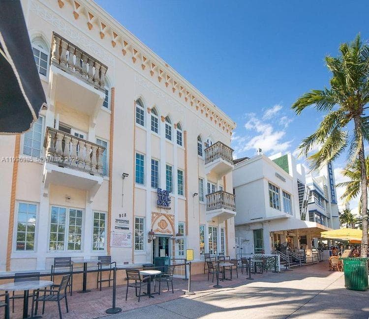 918 Ocean Dr 202 photo 2