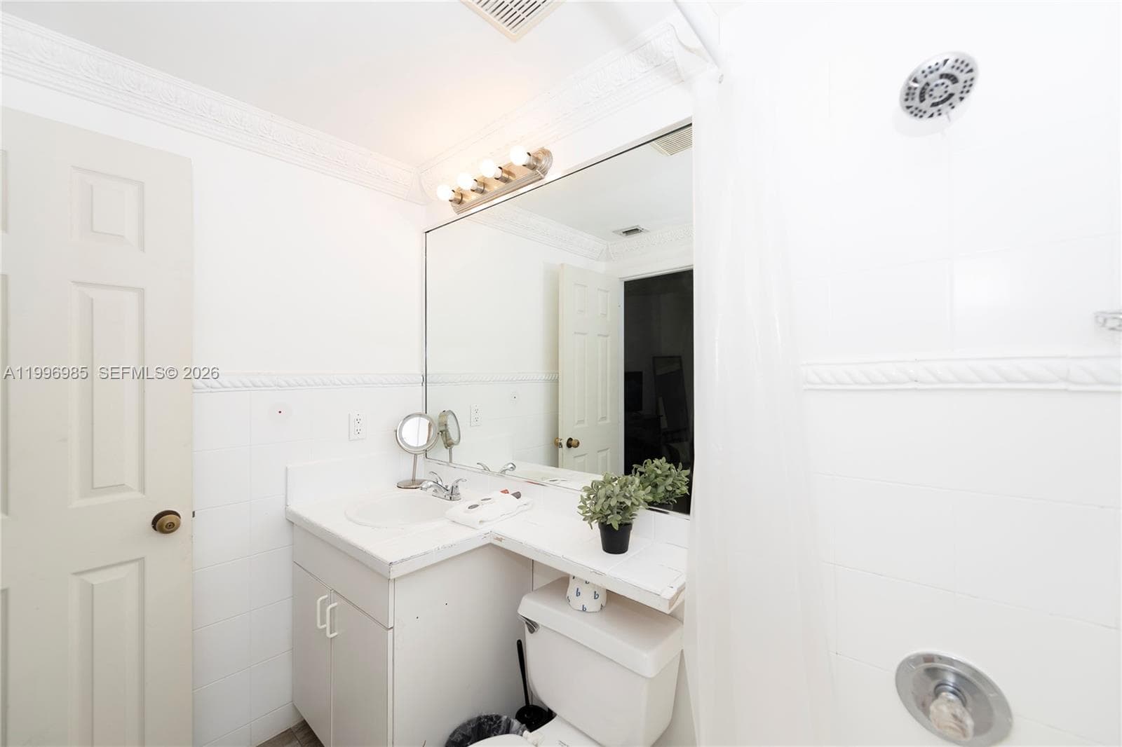 918 Ocean Dr 202 photo 16