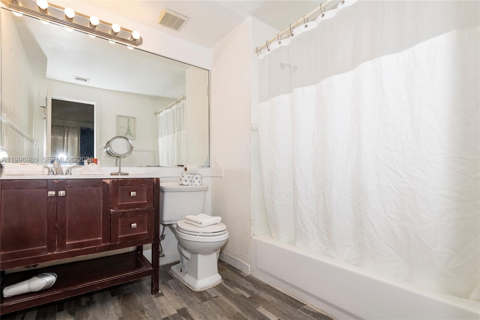 918 Ocean Dr 203 photo 9