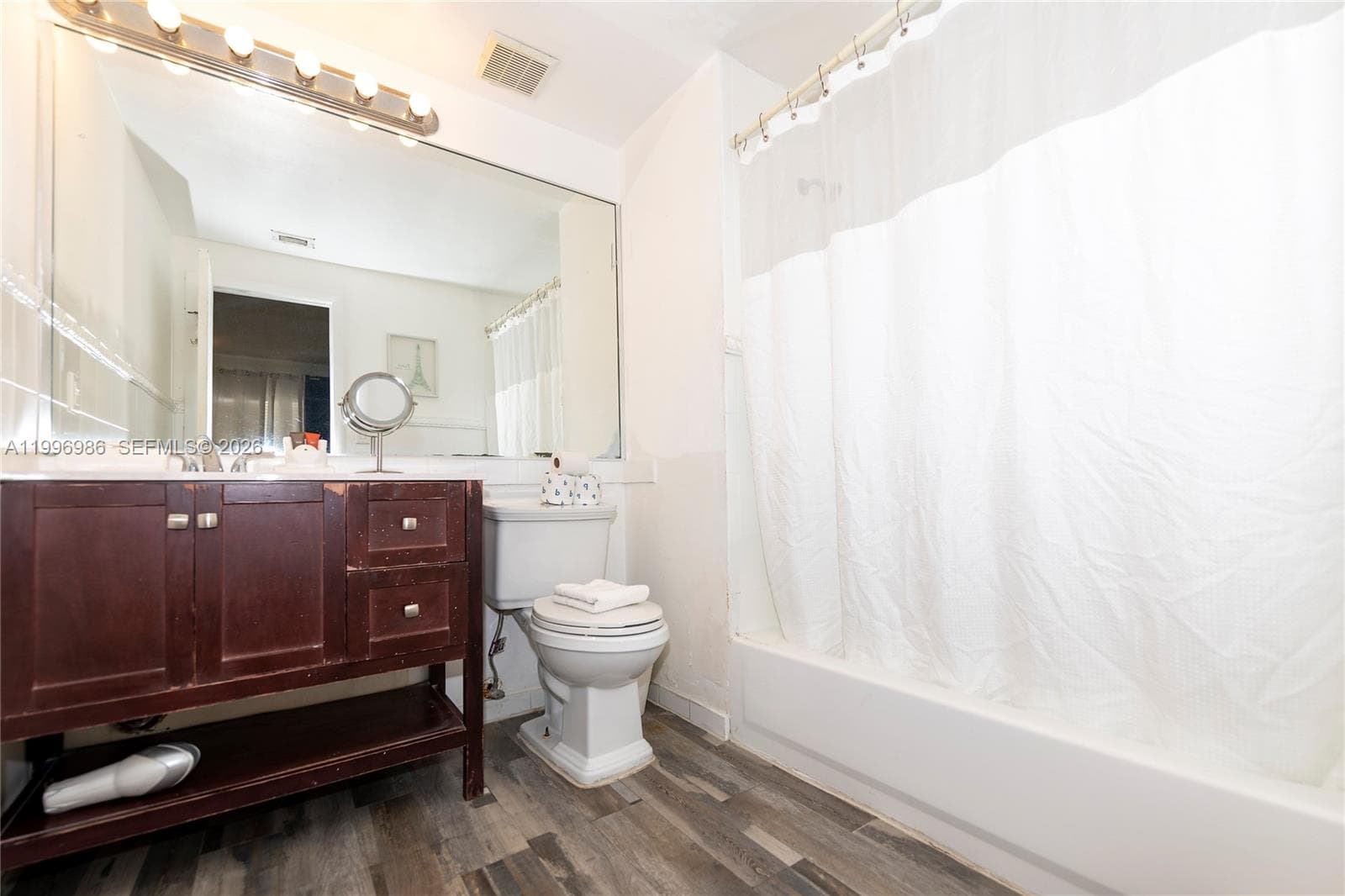 918 Ocean Dr 203 photo 8