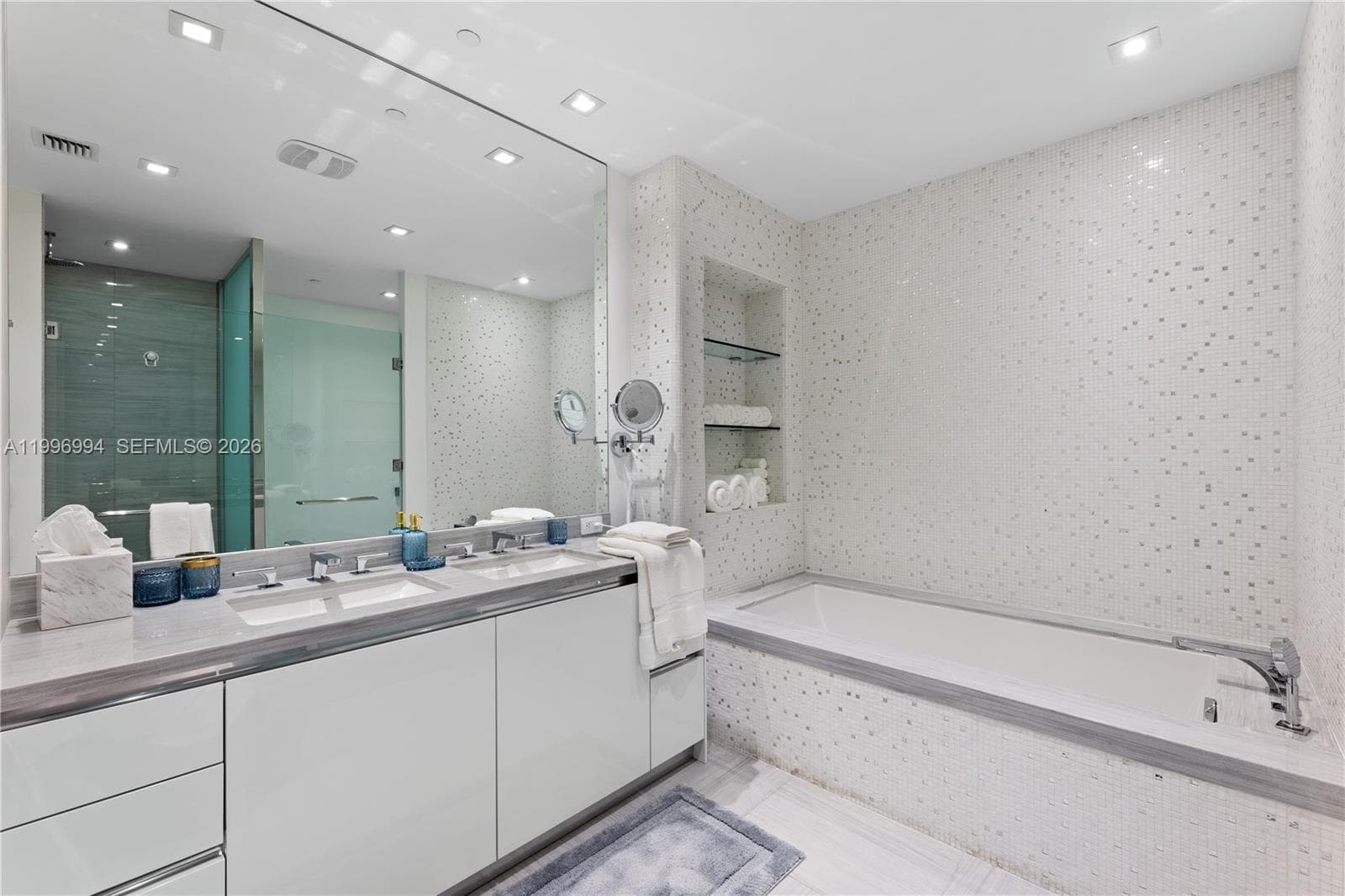 16901 Collins Ave 802 photo 23