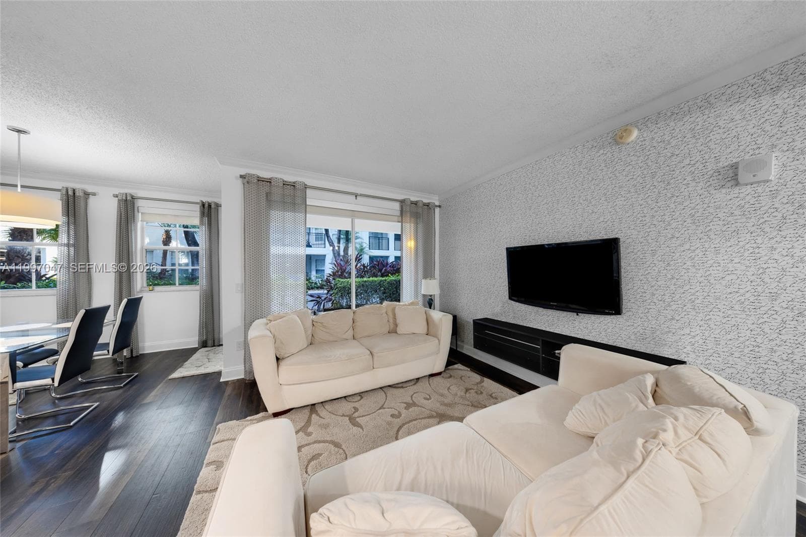 3245 184 St 13101 photo 4