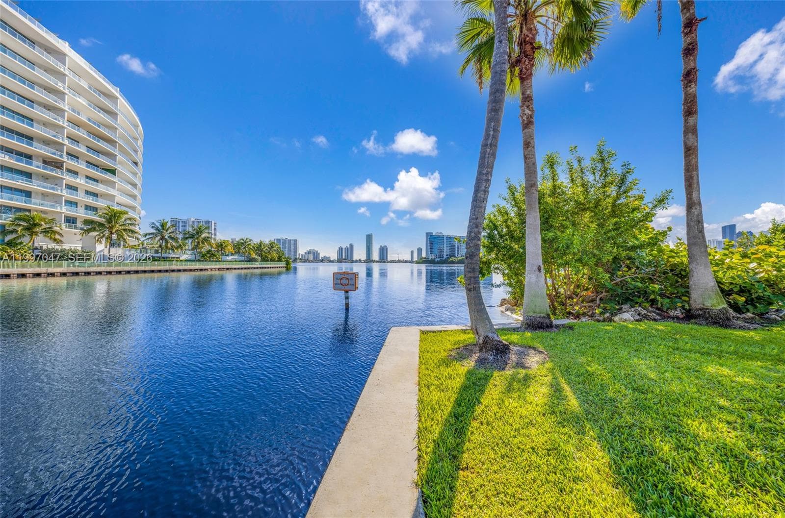 3245 184 St 13101 photo 25