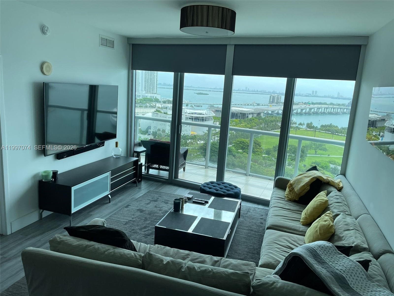 888 Biscayne Blvd 1810 photo 16