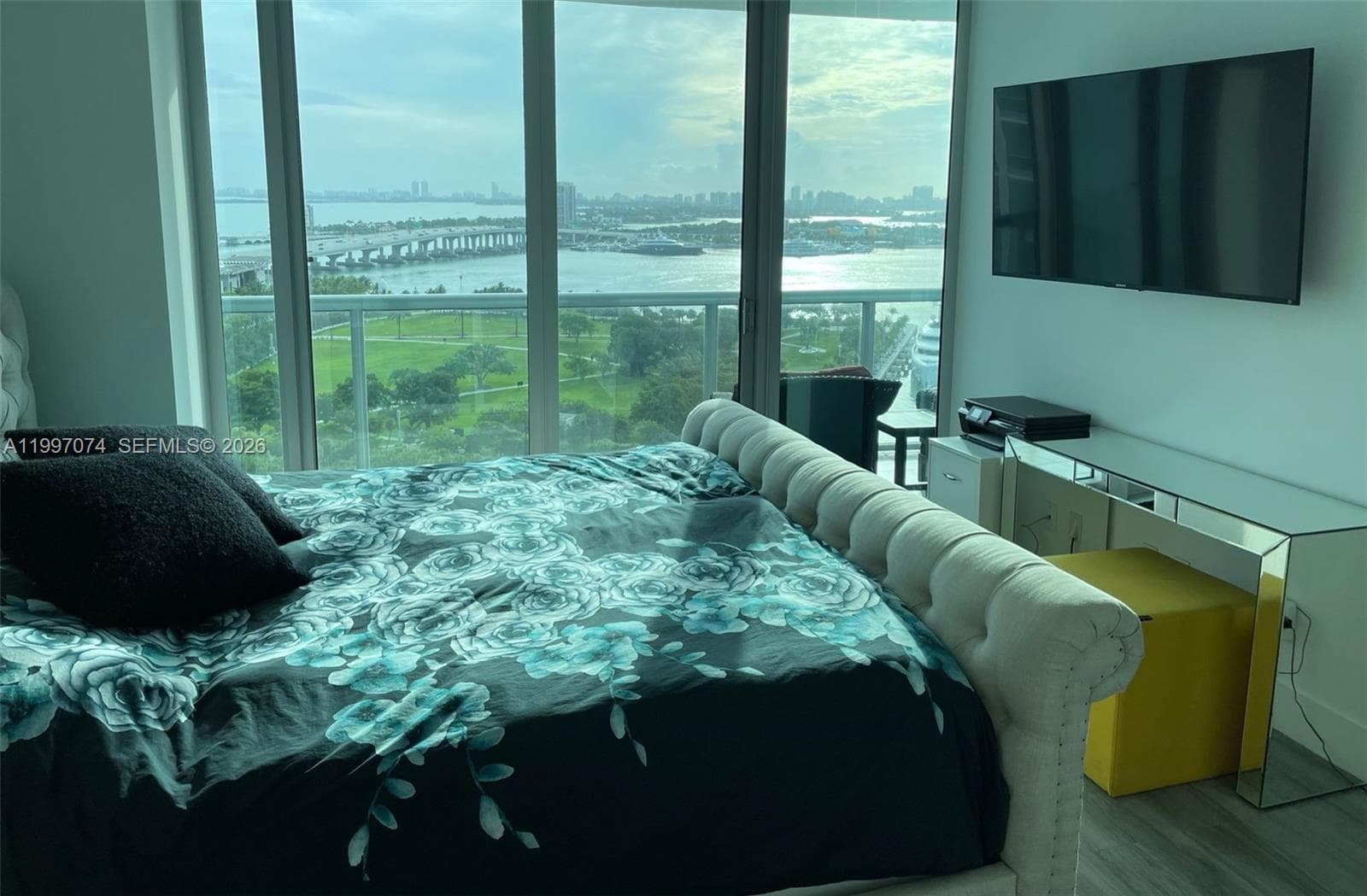 888 Biscayne Blvd 1810 photo 1