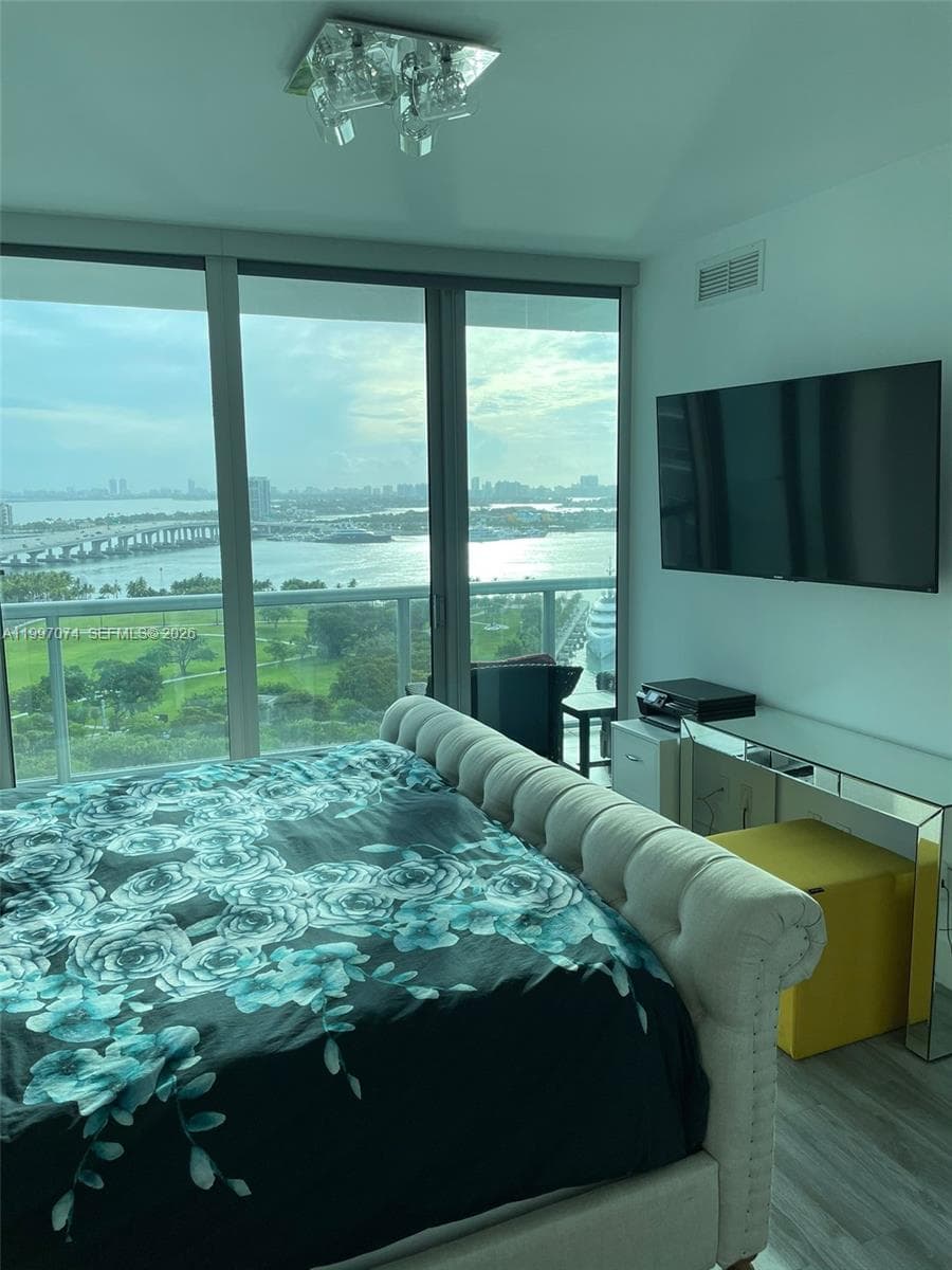 888 Biscayne Blvd 1810 photo 14