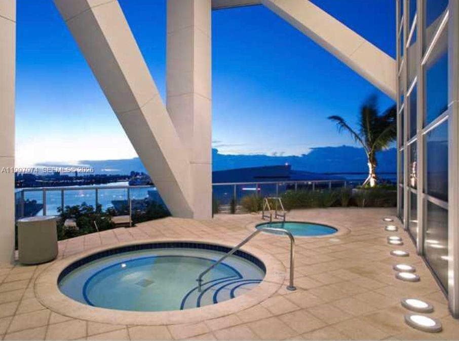 888 Biscayne Blvd 1810 photo 4