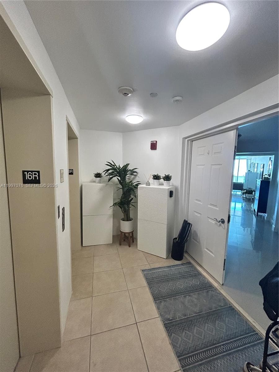 3330 NE 190th St 1615 photo 2