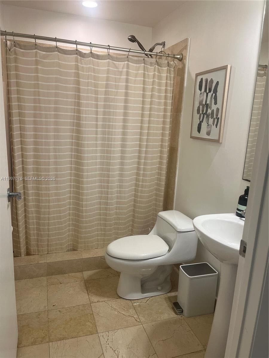 3330 NE 190th St 1615 photo 13