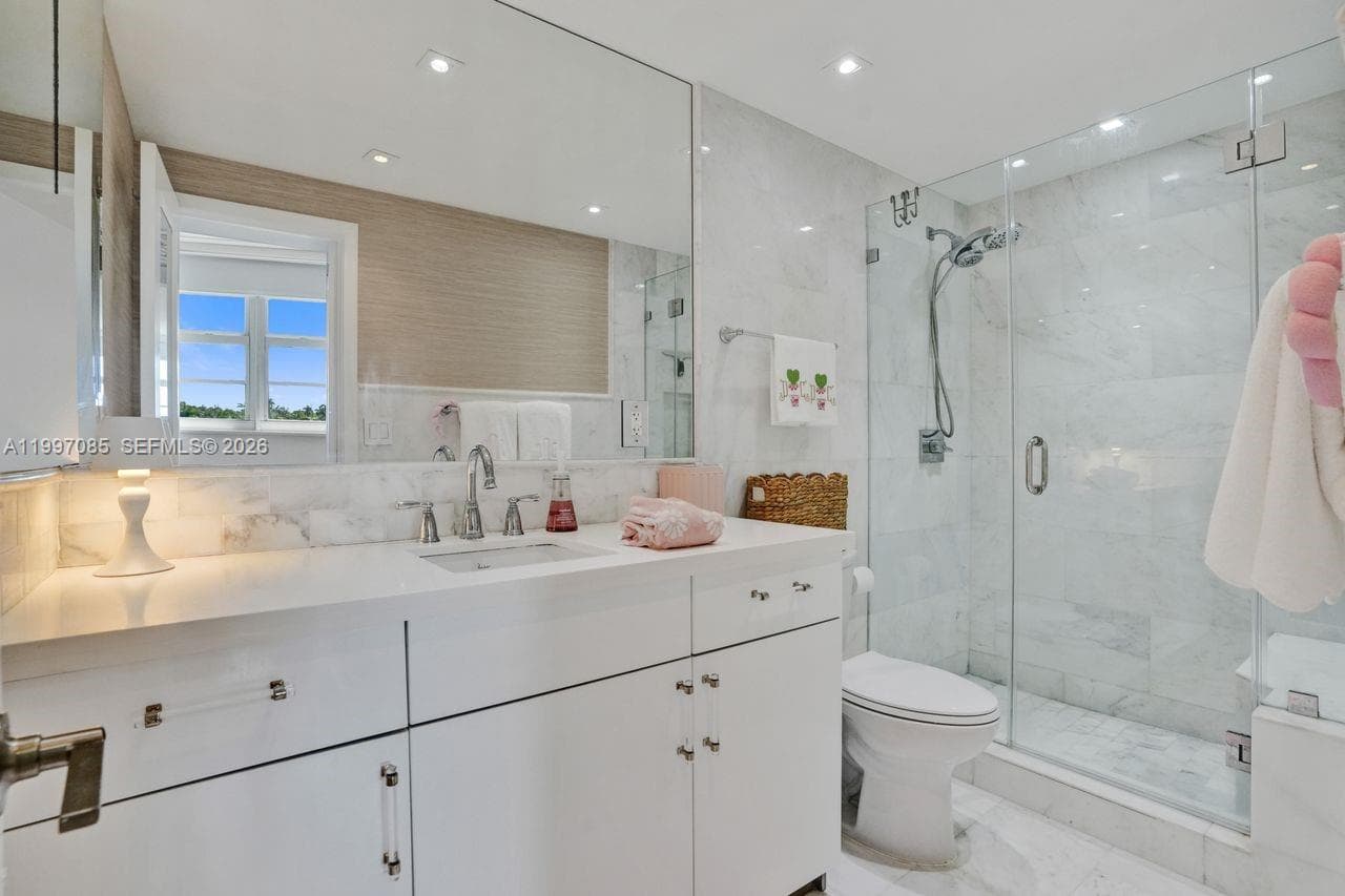 90 Edgewater Dr 625 photo 9