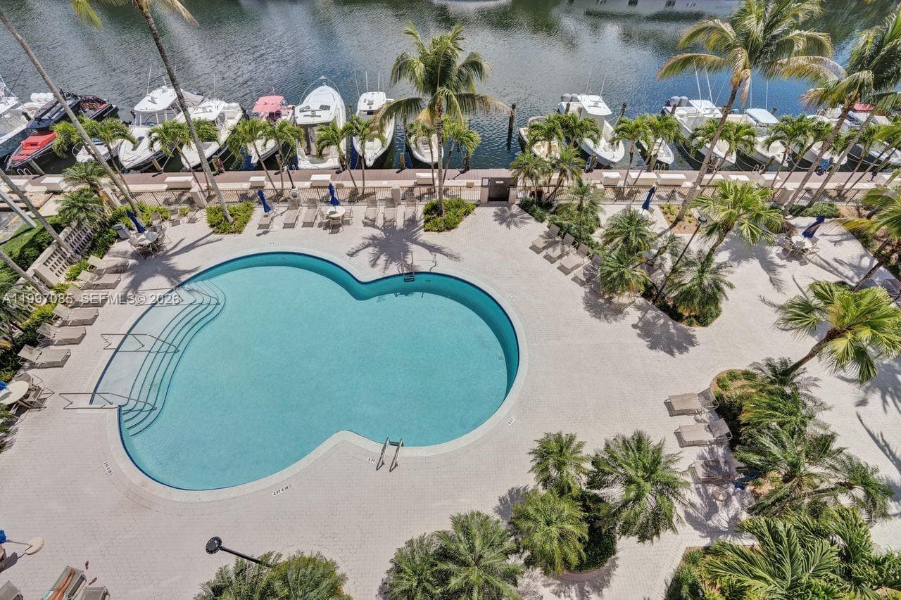 90 Edgewater Dr 625 photo 15