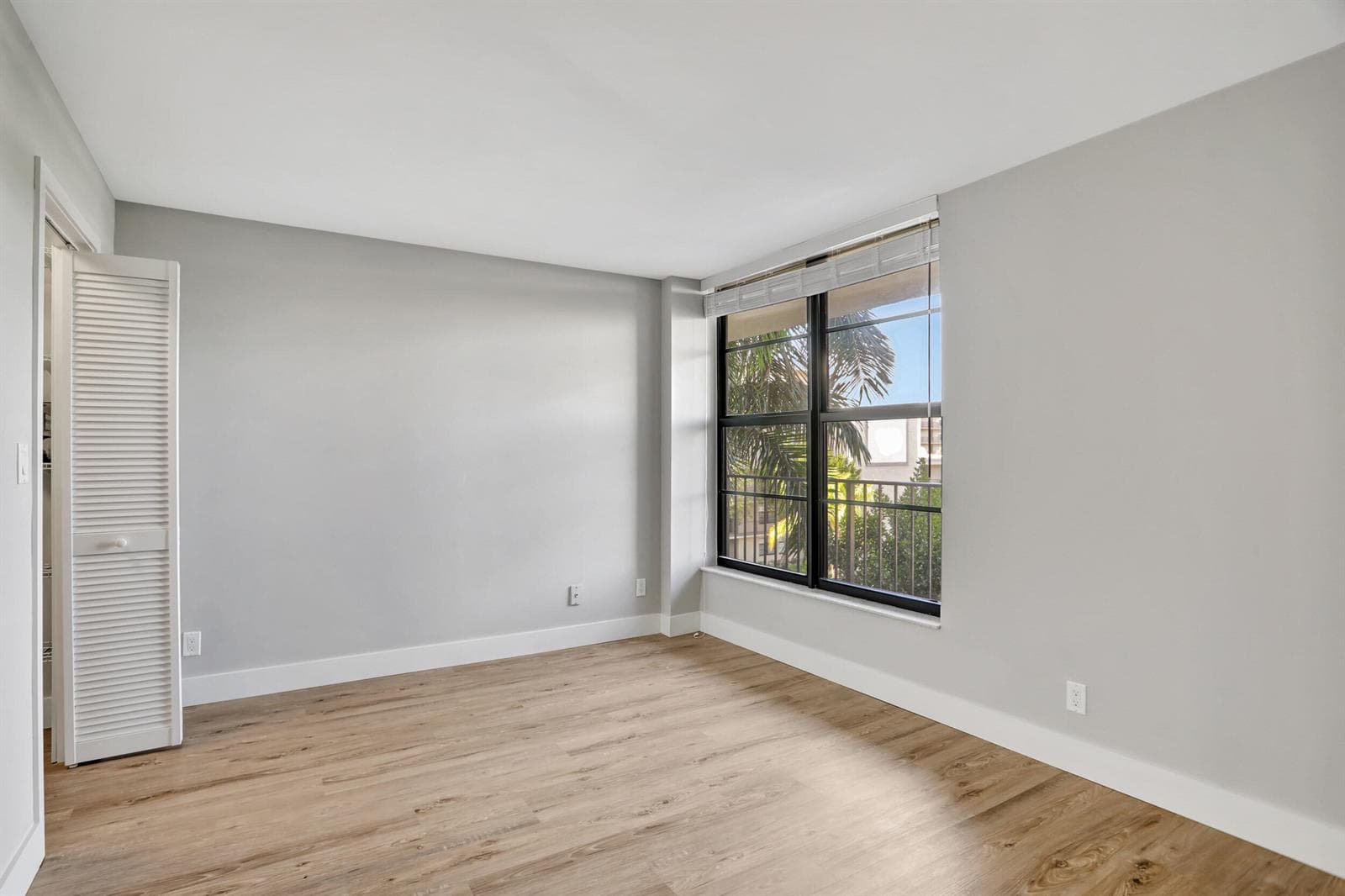 7 Royal Palm Way 404 photo 14