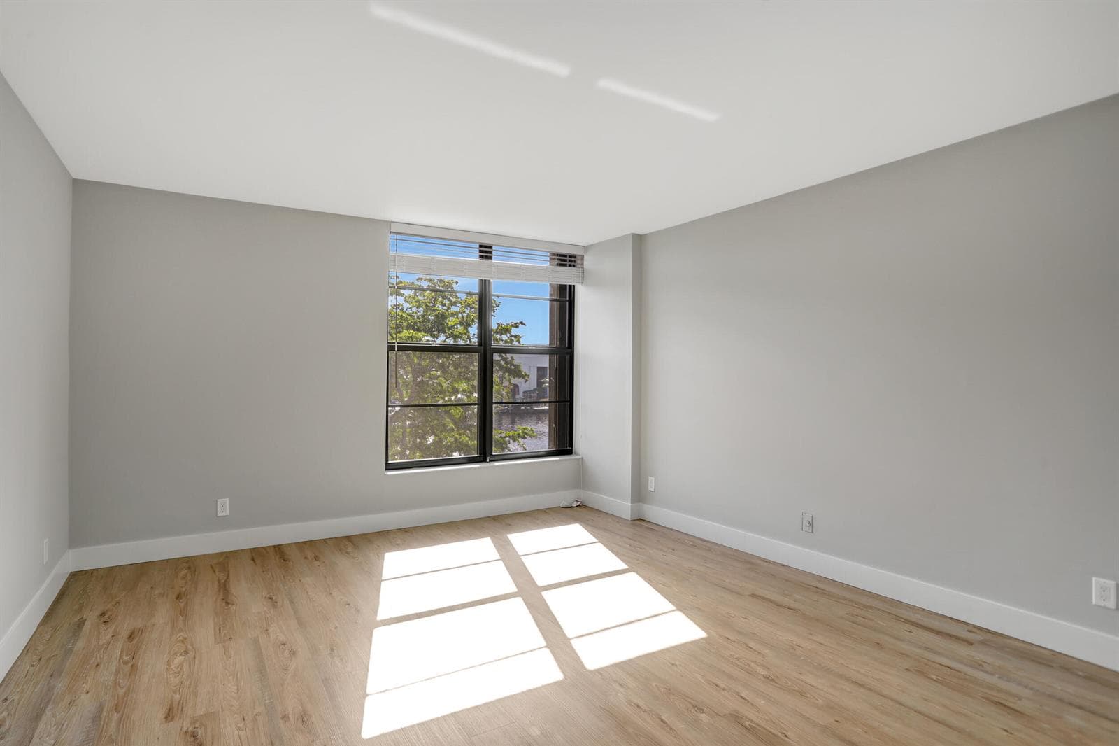 7 Royal Palm Way 404 photo 11