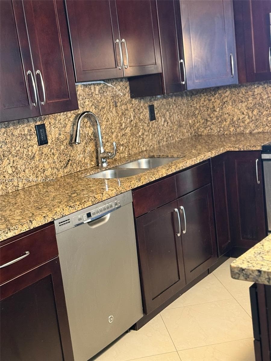 1400 54th St 102 photo 7