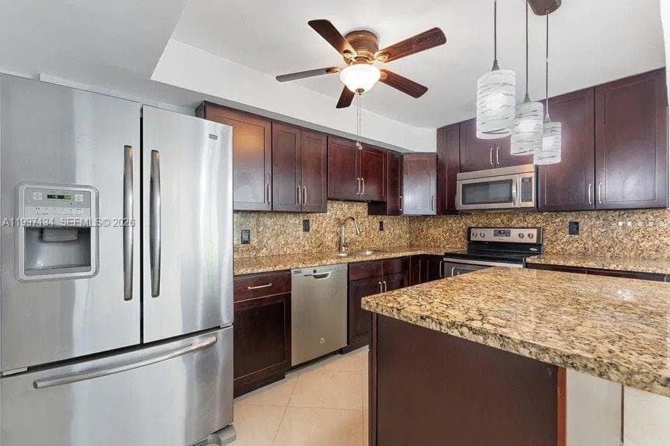 1400 54th St 102 photo 3