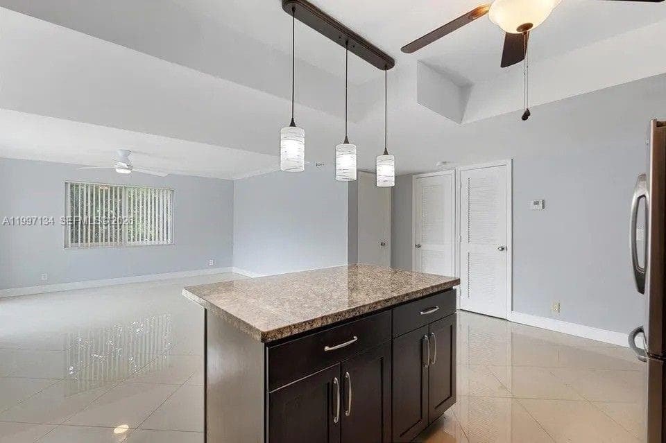 1400 54th St 102 photo 4