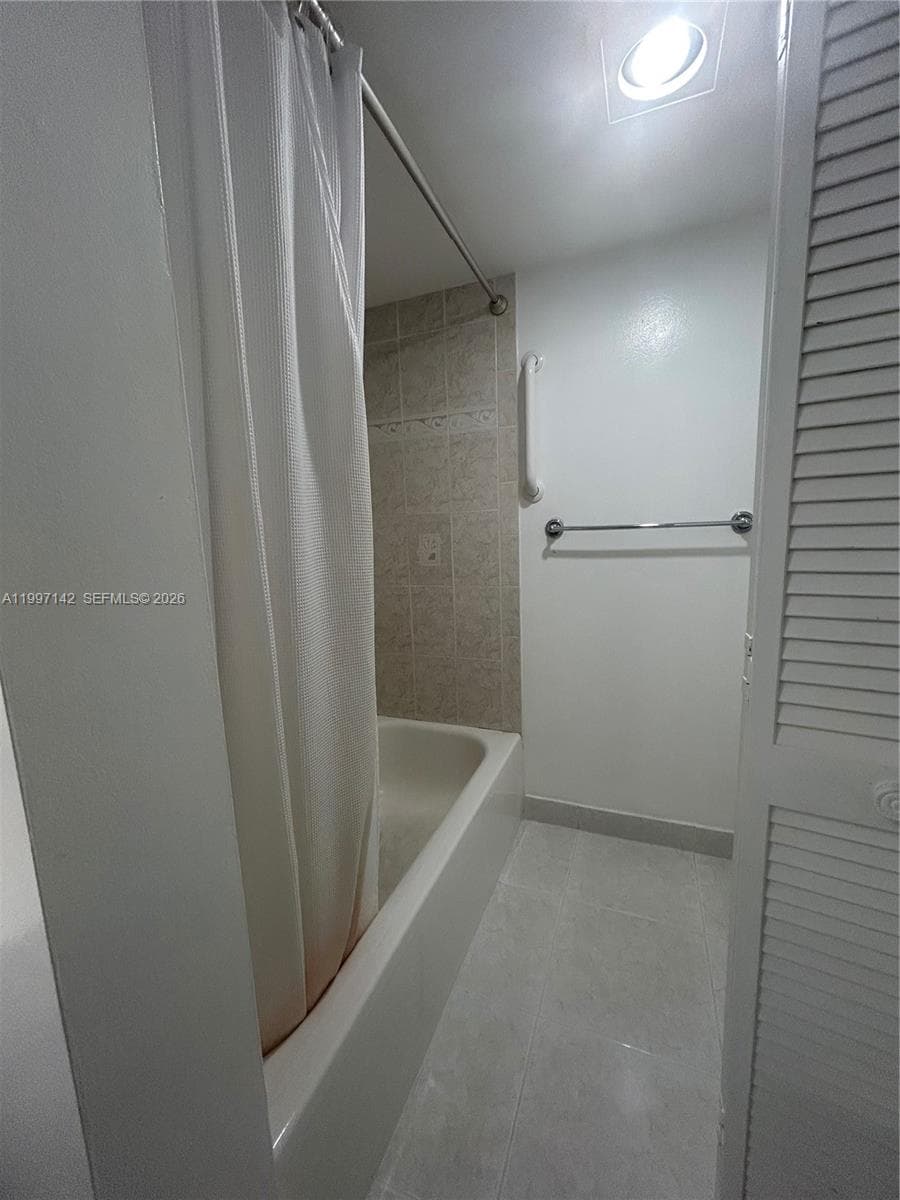 290 174th St 2115 photo 17