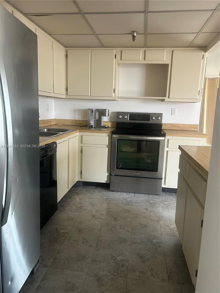 290 174th St 2115 photo 12