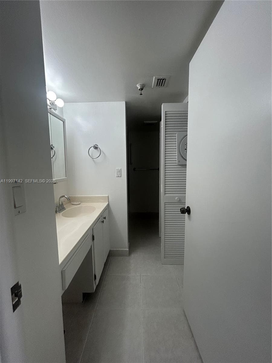 290 174th St 2115 photo 15