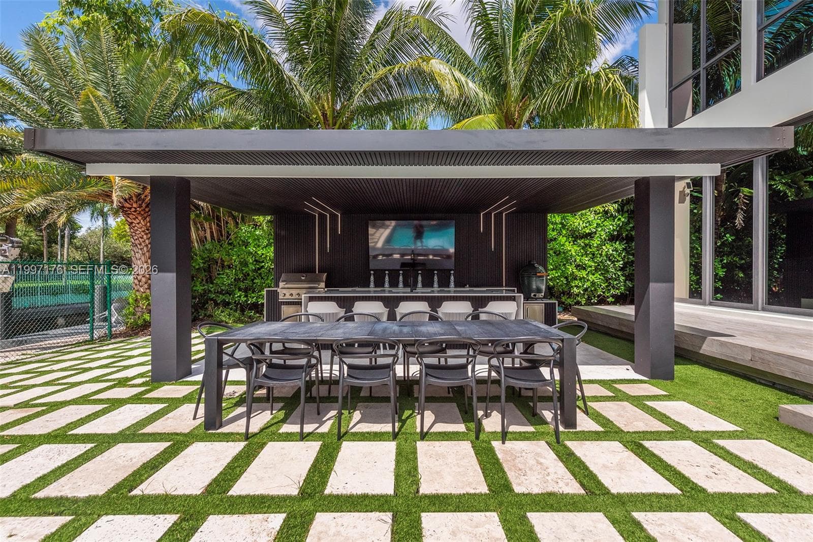 521 Holiday Dr photo 22