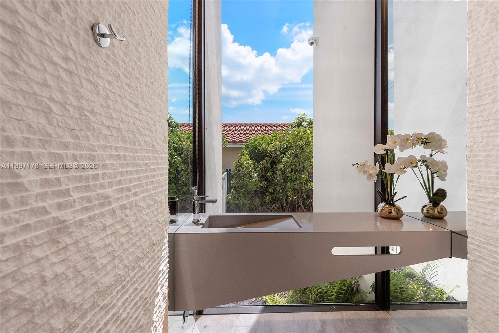 521 Holiday Dr photo 15