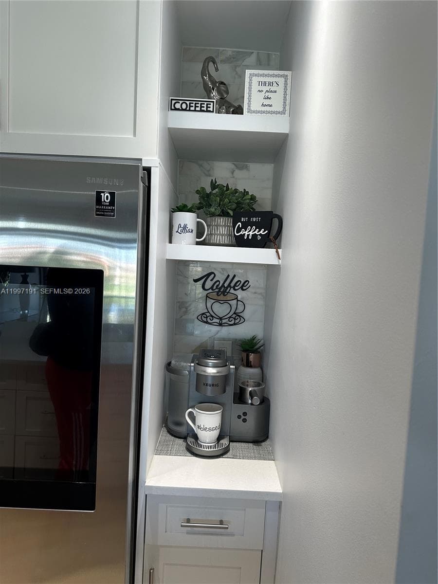 200 Diplomat Pkwy 827 photo 9