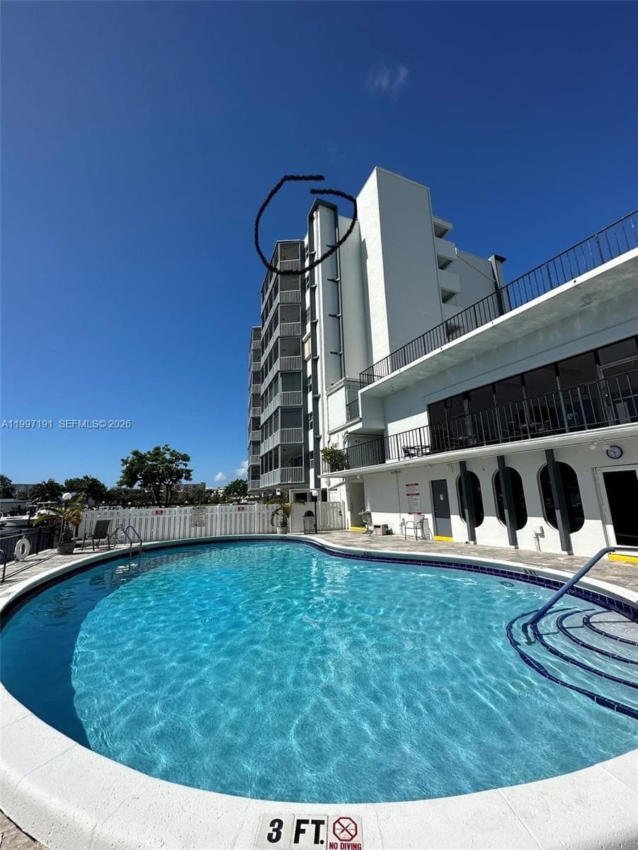 200 Diplomat Pkwy 827 photo 21