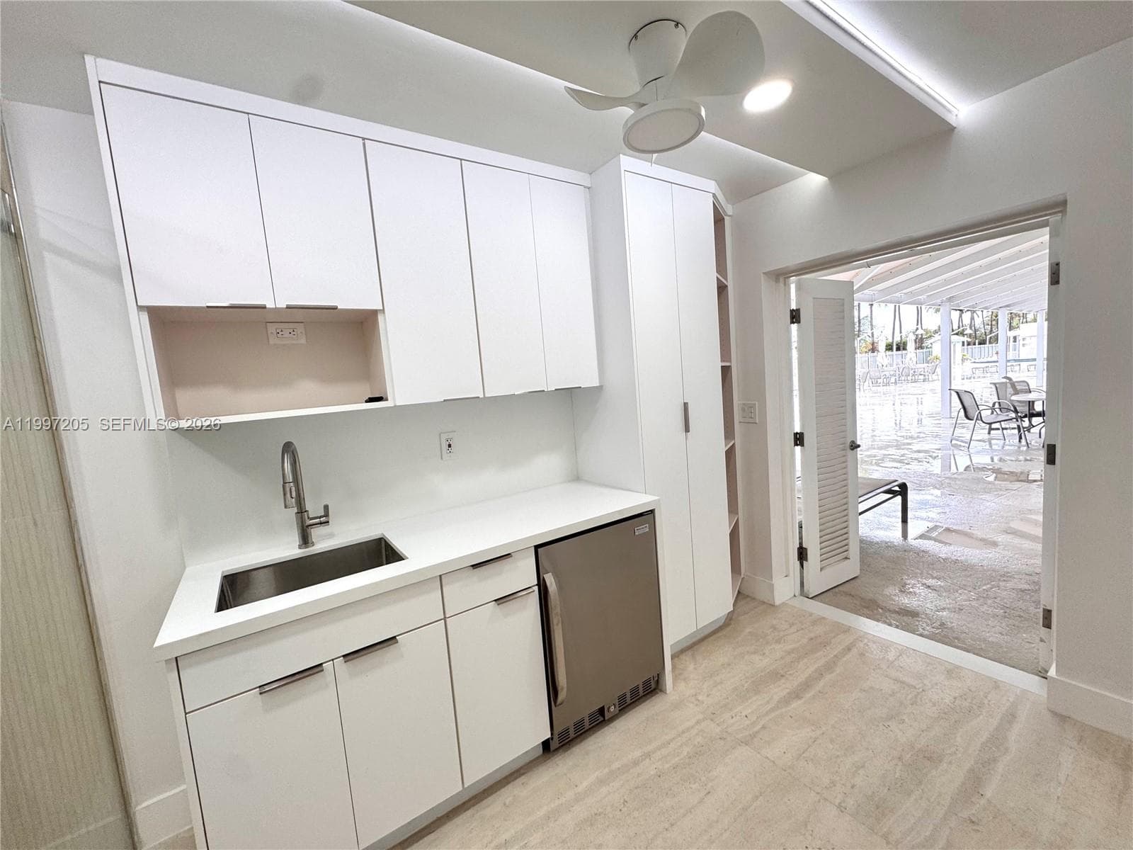 2899 Collins Ave 6 photo 2