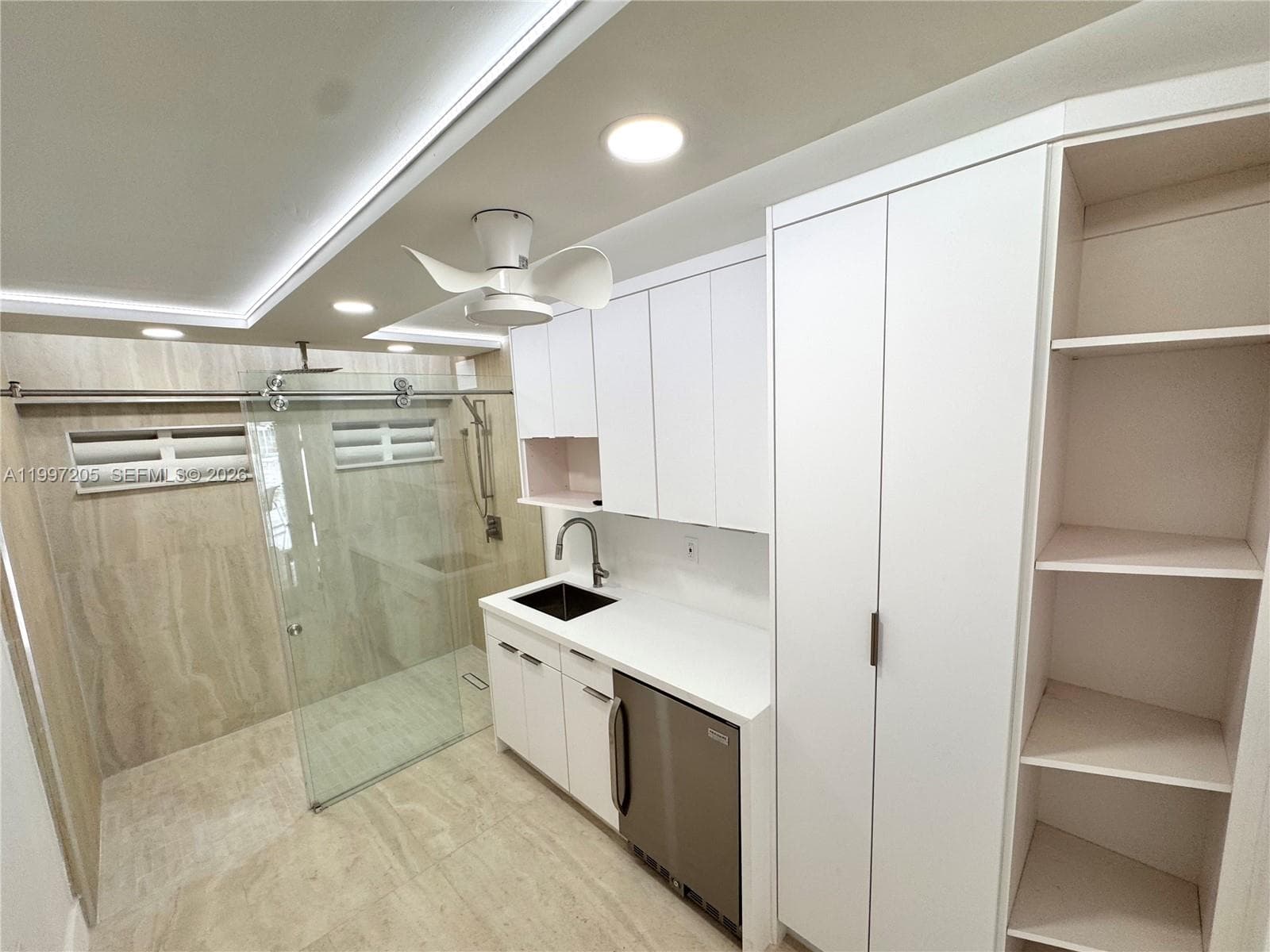 2899 Collins Ave 6 photo 3