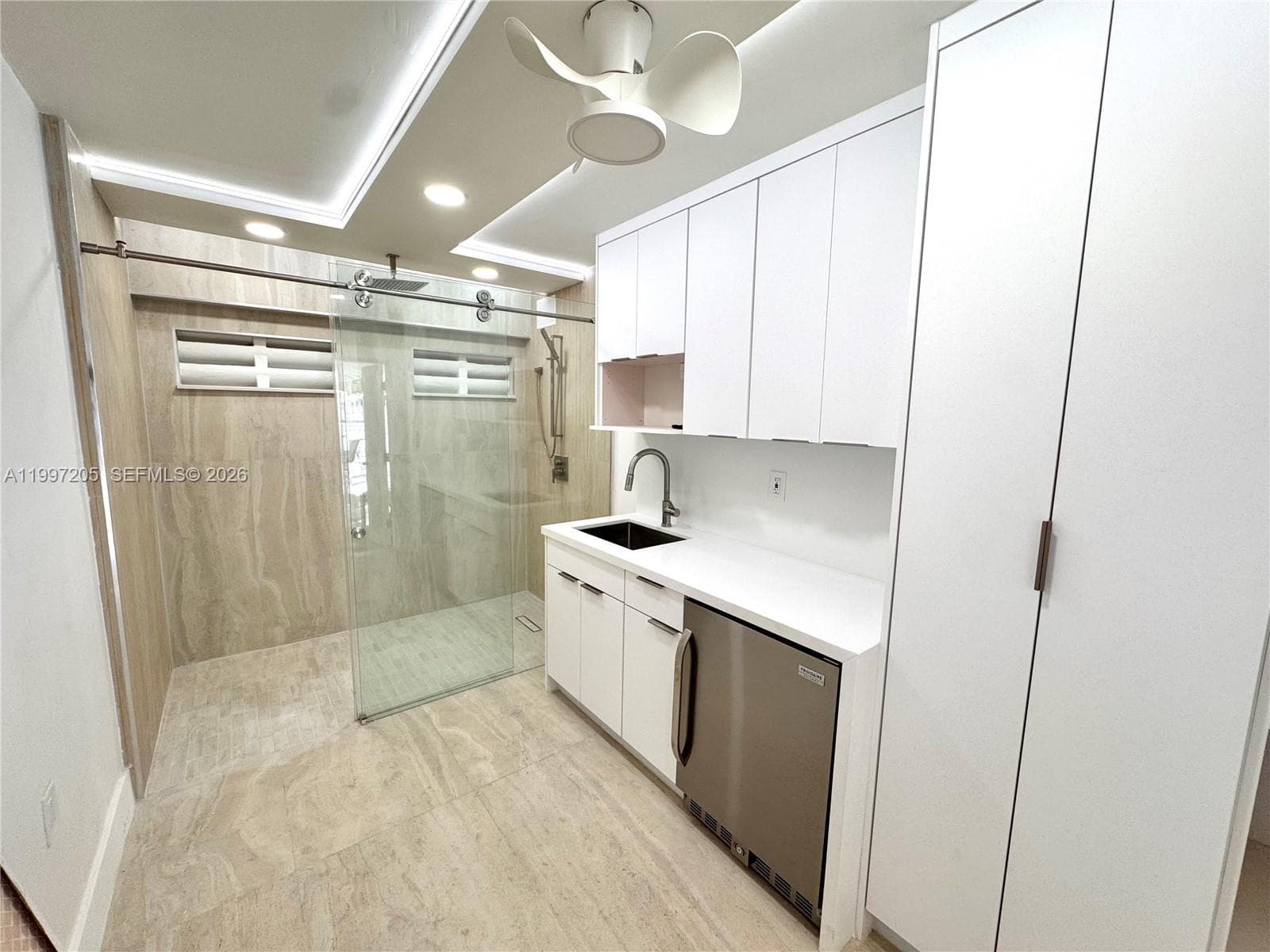 2899 Collins Ave 6 photo 1