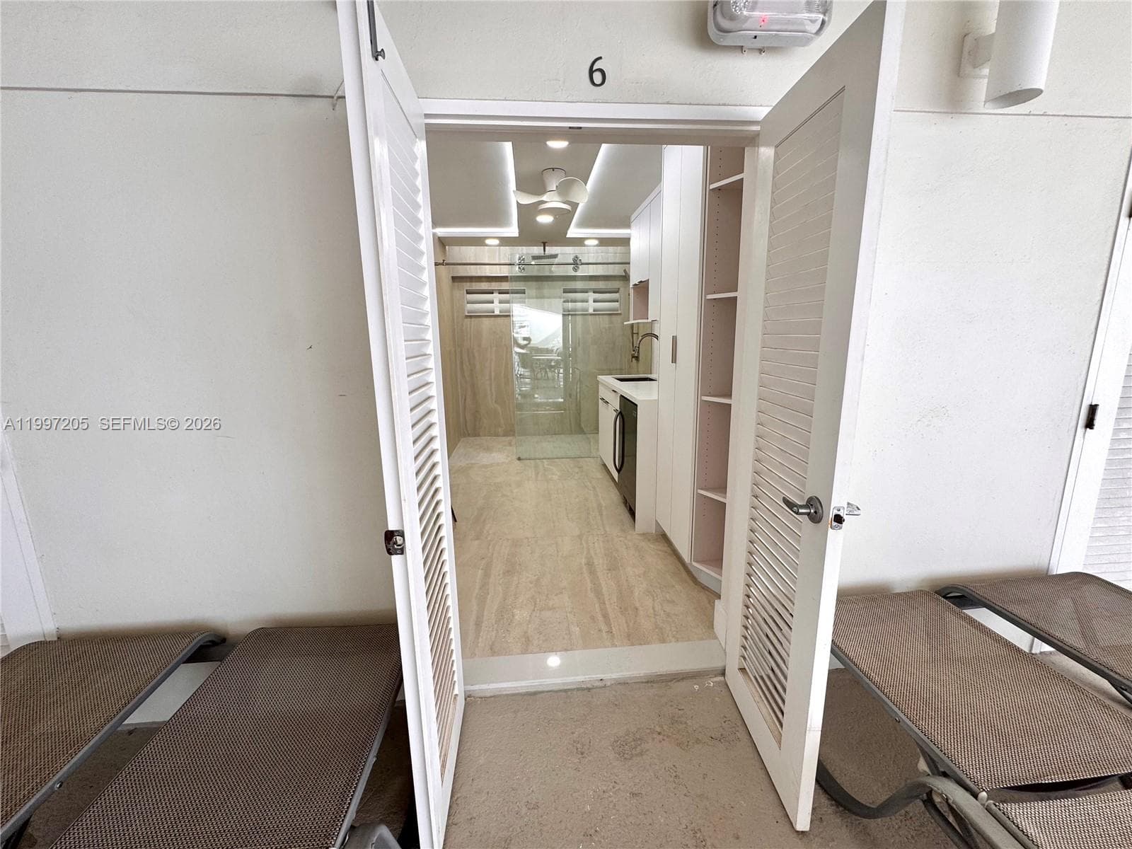 2899 Collins Ave 6 photo 4