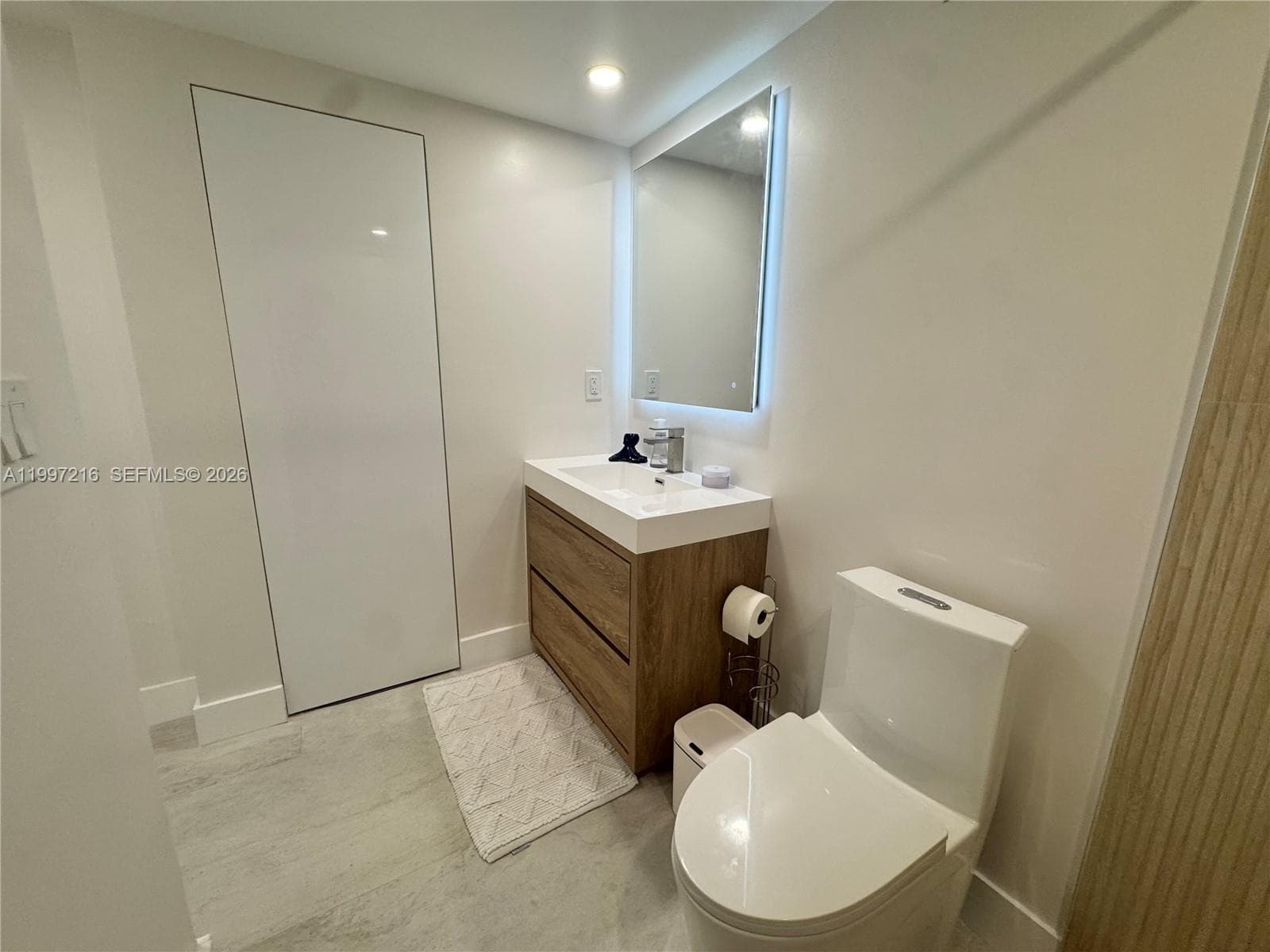 2899 Collins Ave 424 photo 11