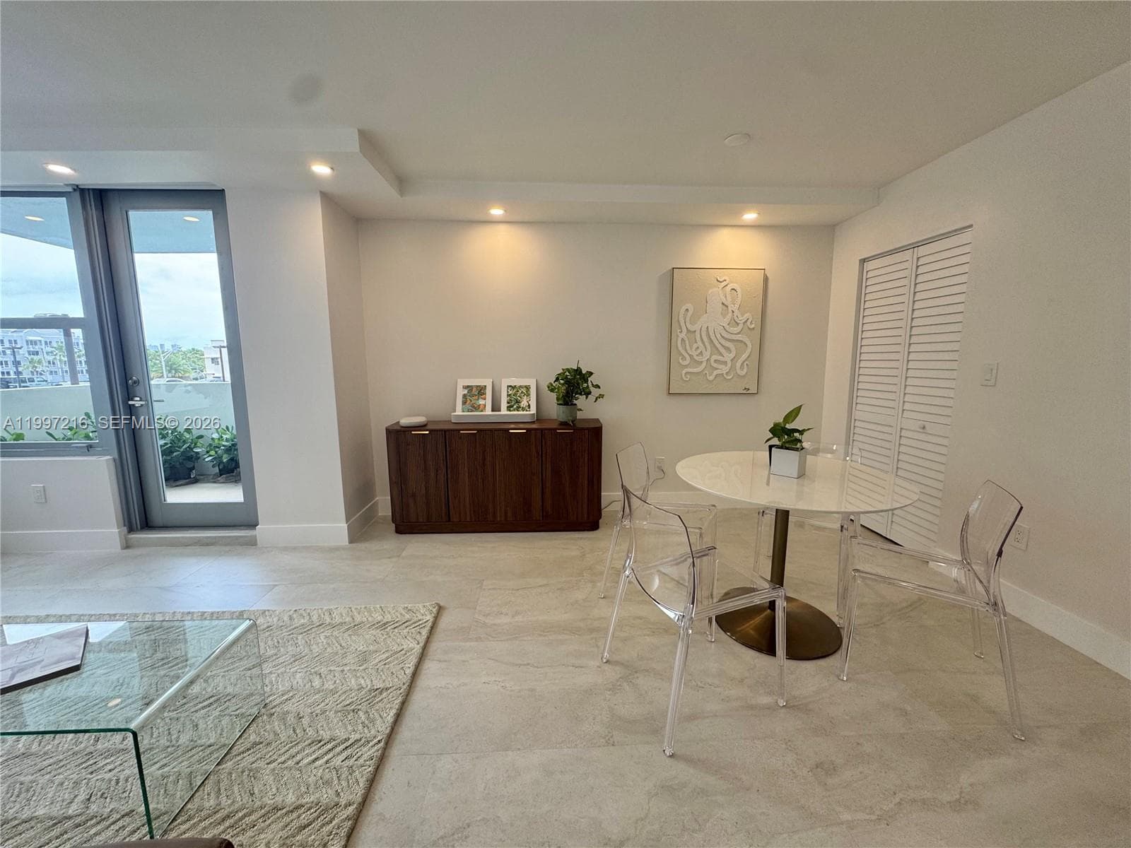 2899 Collins Ave 424 photo 4