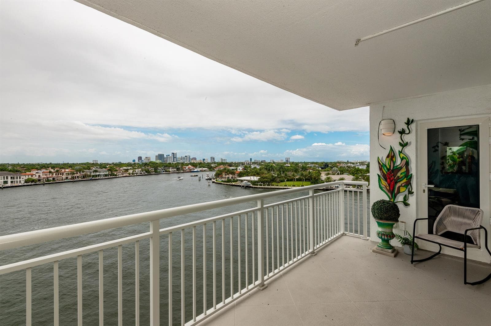 511 Bayshore Drive 707 photo 1