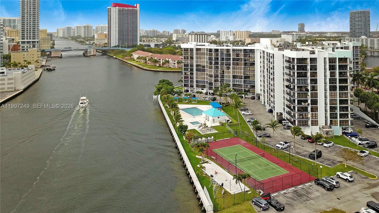 200 Leslie Dr 226 photo 2