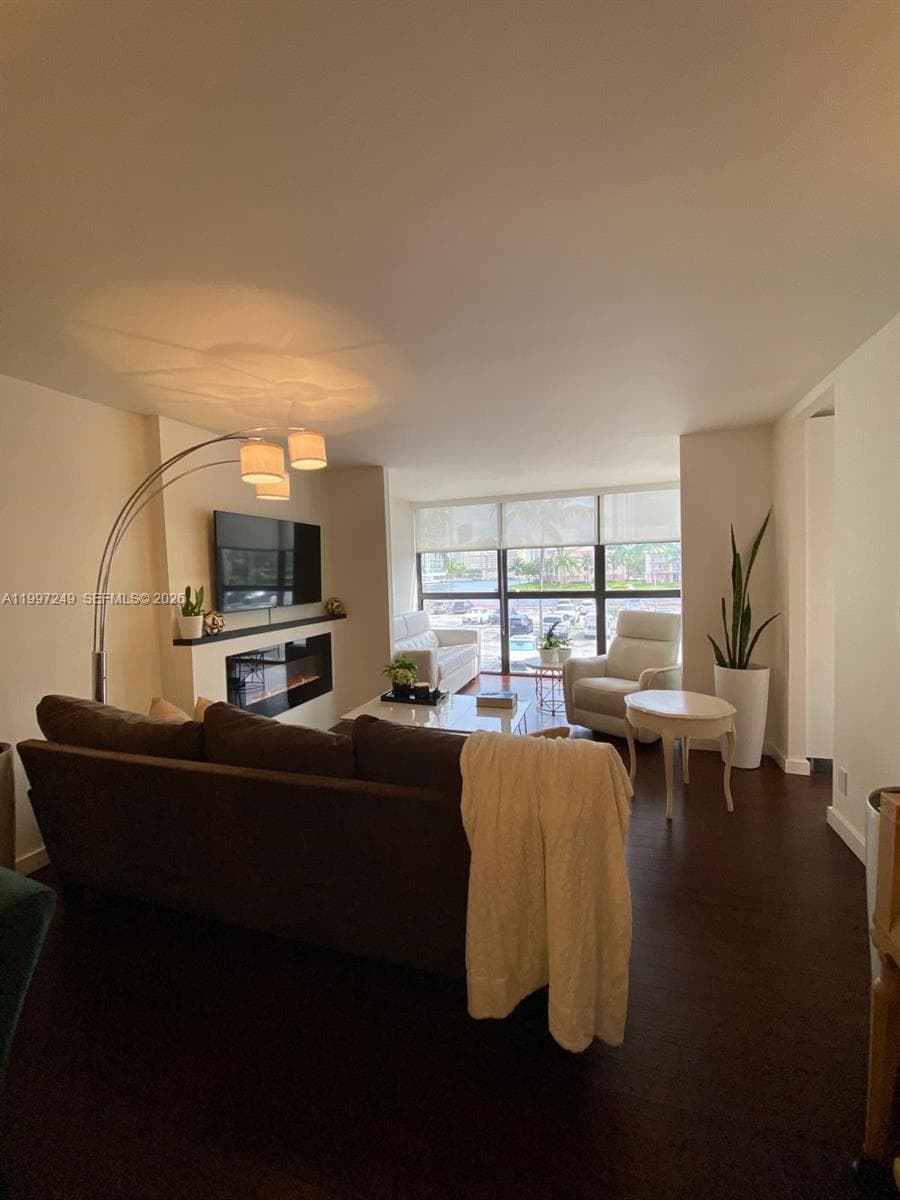 200 Leslie Dr 226 photo 5