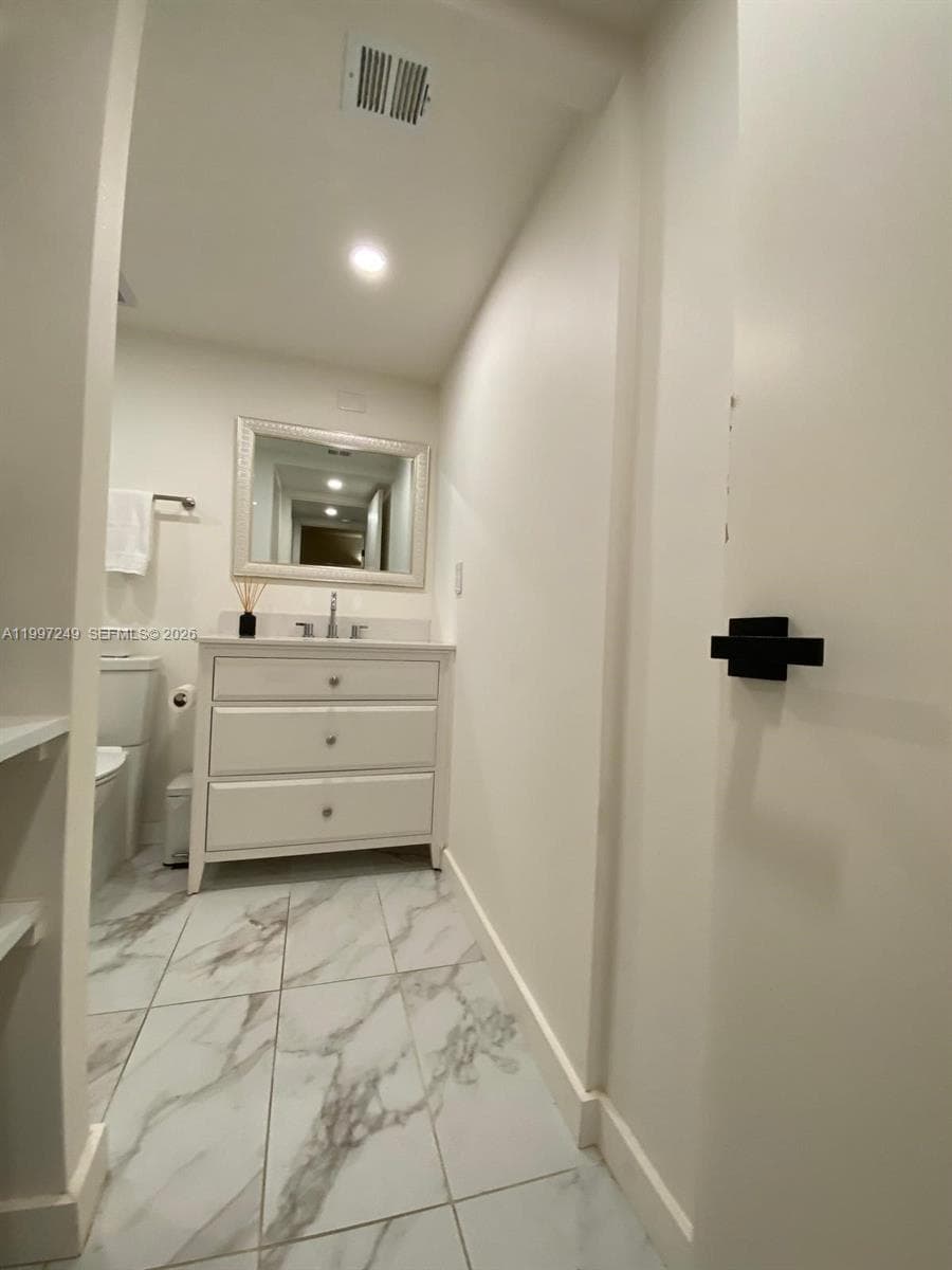 200 Leslie Dr 226 photo 15