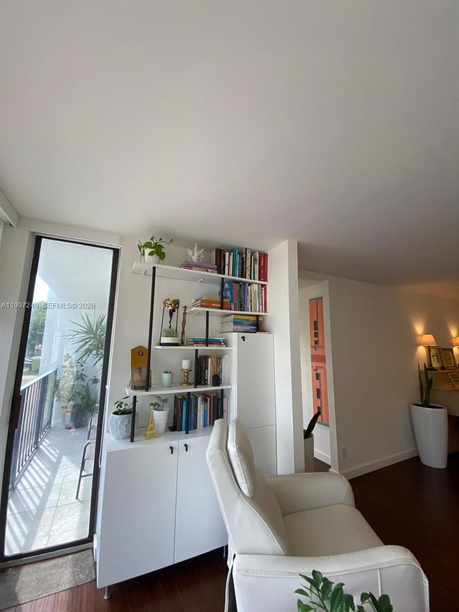 200 Leslie Dr 226 photo 8